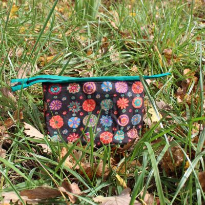 Trousse de toilette fond noir